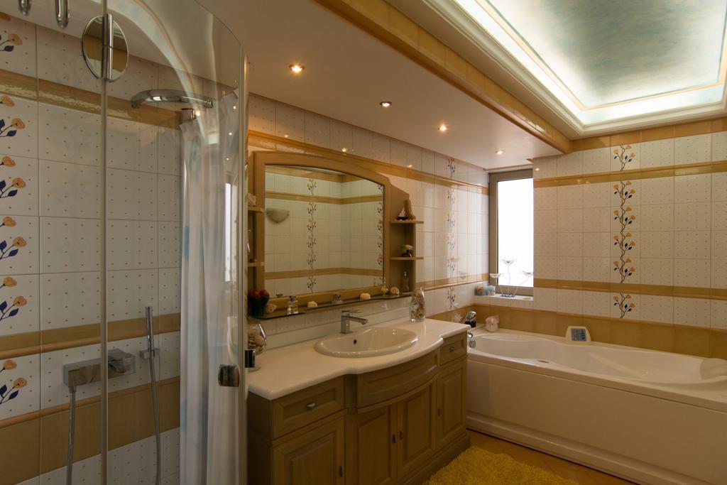 Villa Maira Luxurious With Private Swimming Pool Kórfos Eksteriør billede
